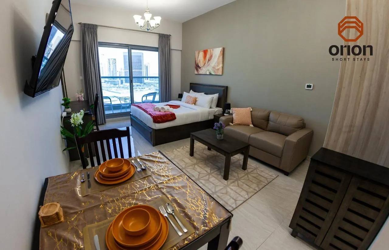 Canal View Studio: Dubai Mall Proximity & Luxury Amenities