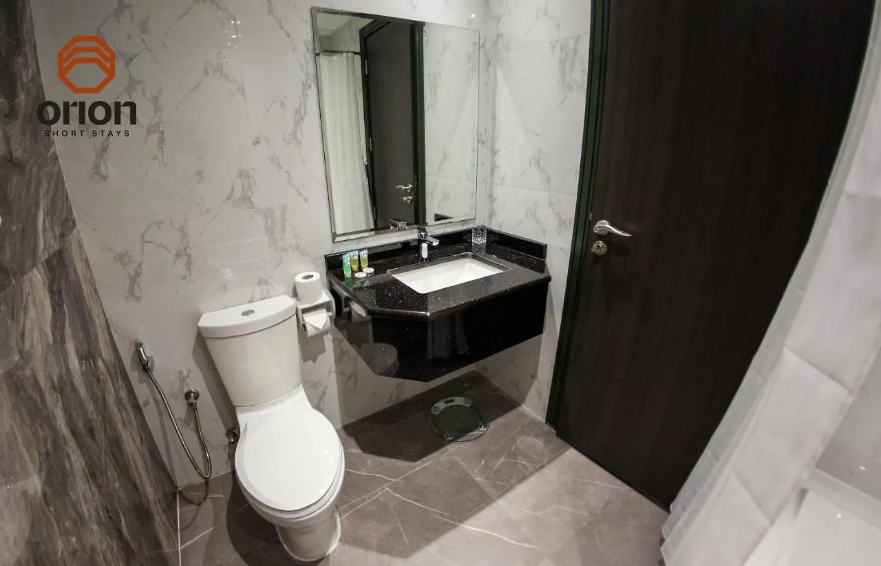 Canal View Studio: Dubai Mall Proximity & Luxury Amenities Apartment