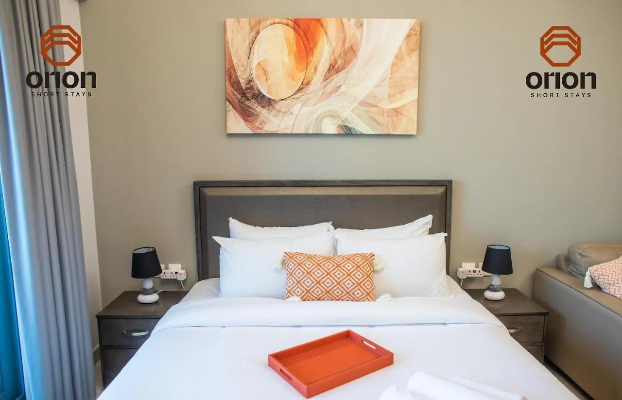 Apartment Canal View Studio: Dubai Mall Proximity & Luxury Amenities