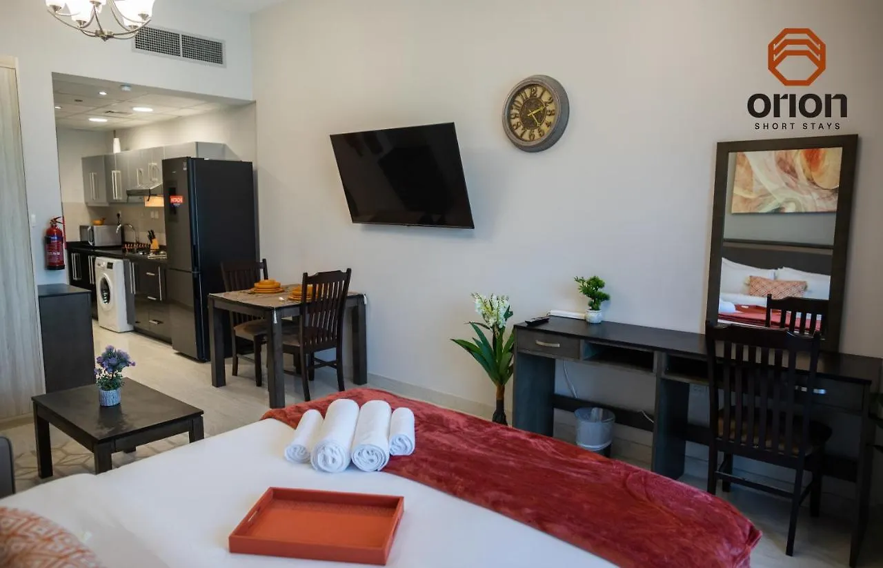 Canal View Studio: Dubai Mall Proximity & Luxury Amenities