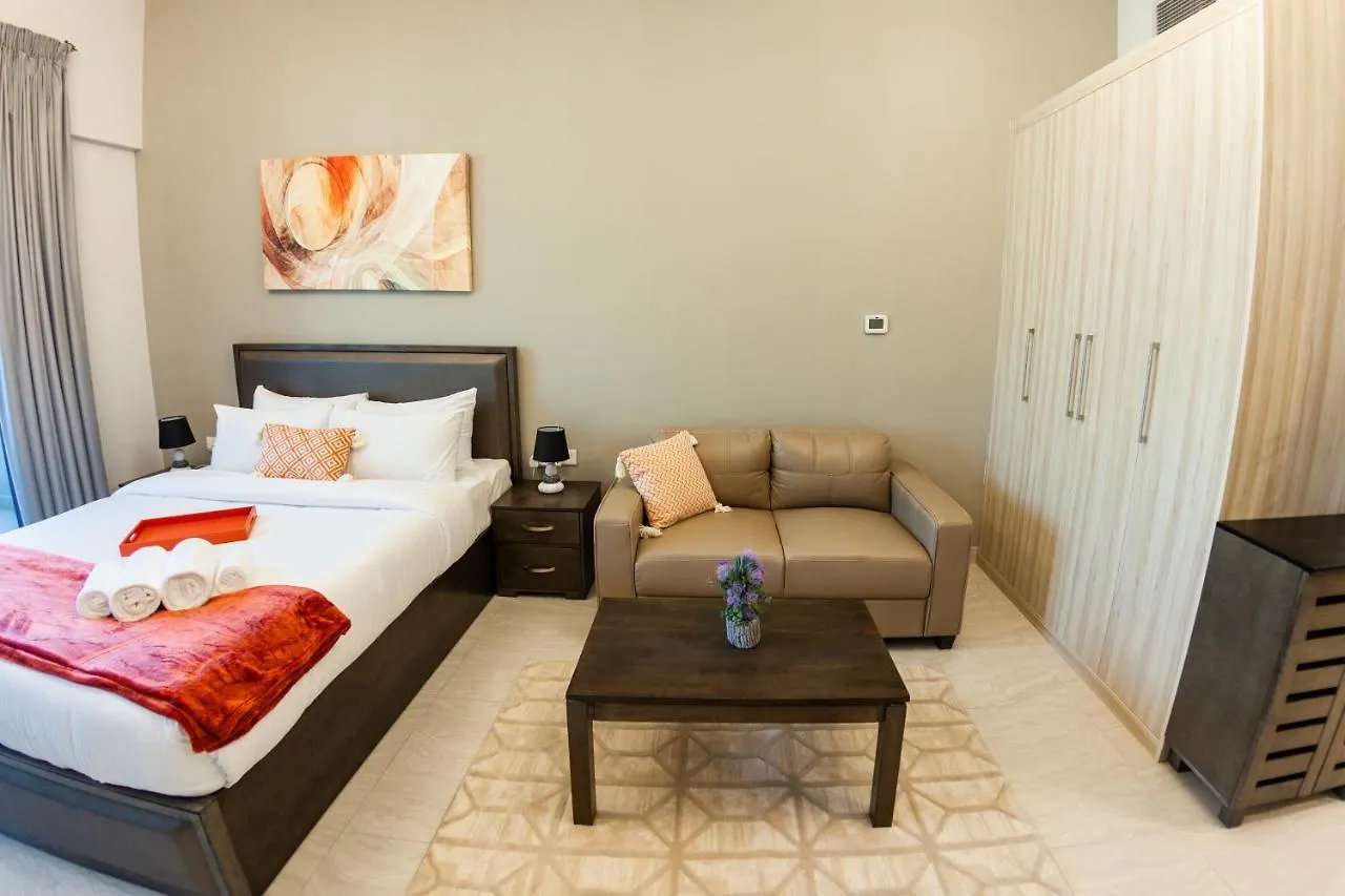 Canal View Studio: Dubai Mall Proximity & Luxury Amenities Apartment