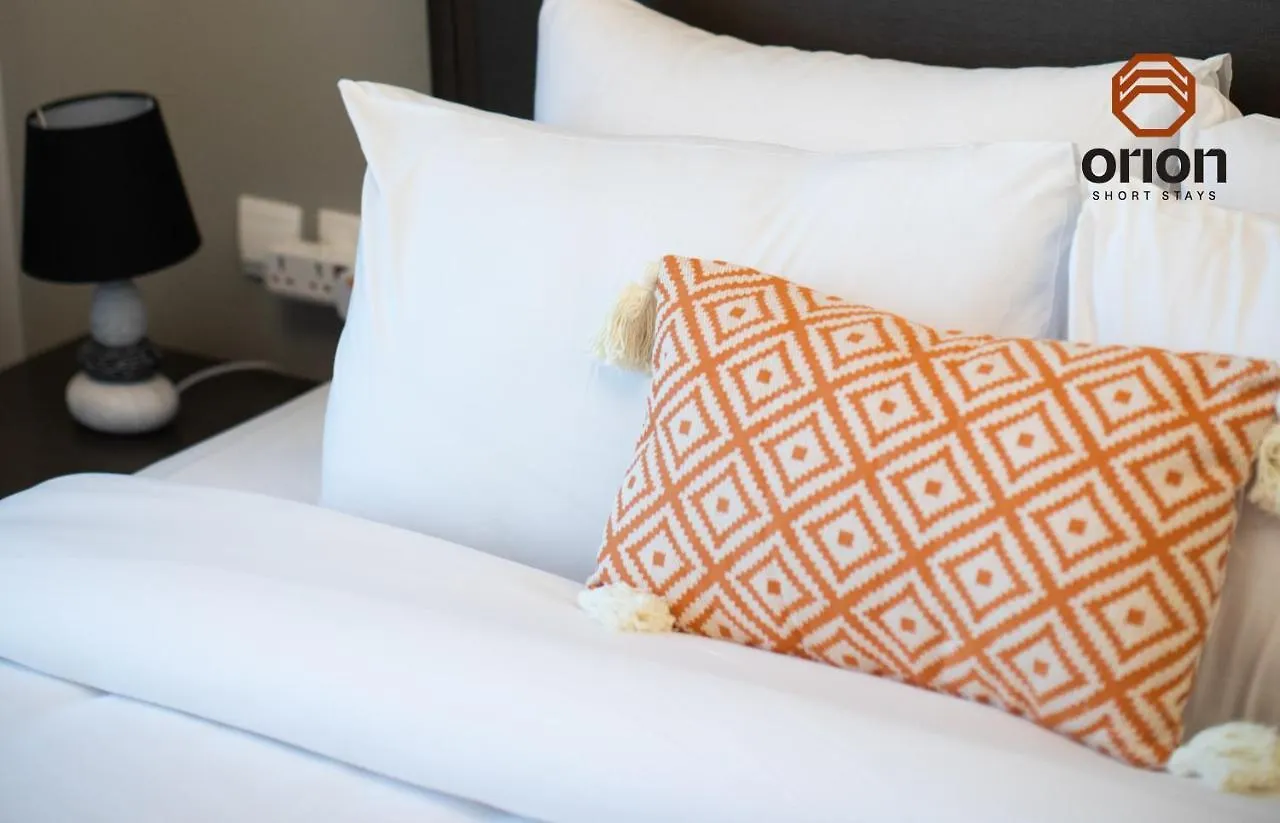 Apartment Canal View Studio: Dubai Mall Proximity & Luxury Amenities
