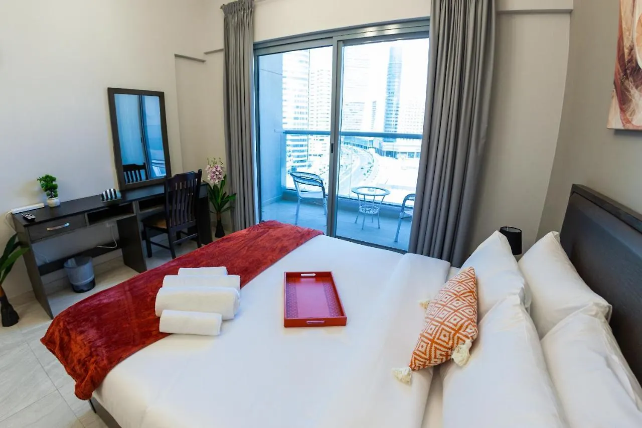 Canal View Studio: Dubai Mall Proximity & Luxury Amenities Apartment