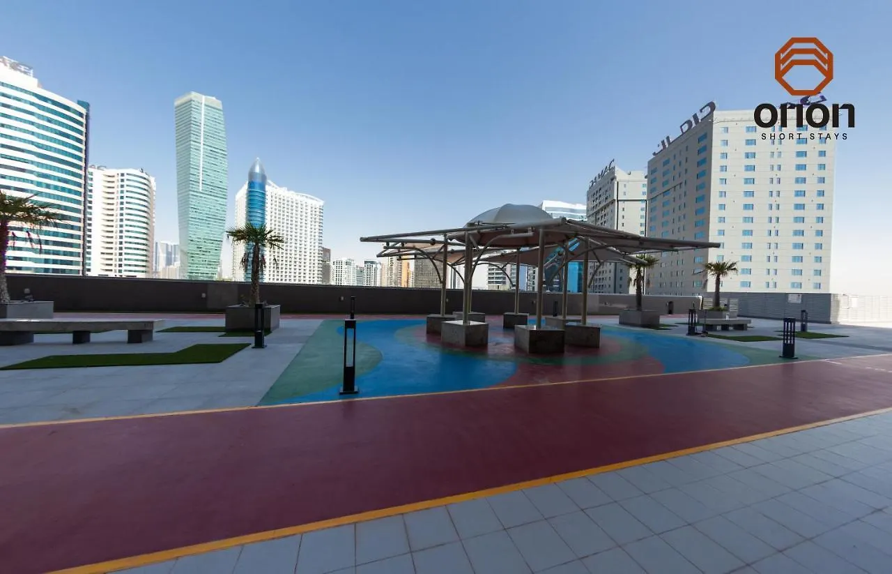 Canal View Studio: Dubai Mall Proximity & Luxury Amenities