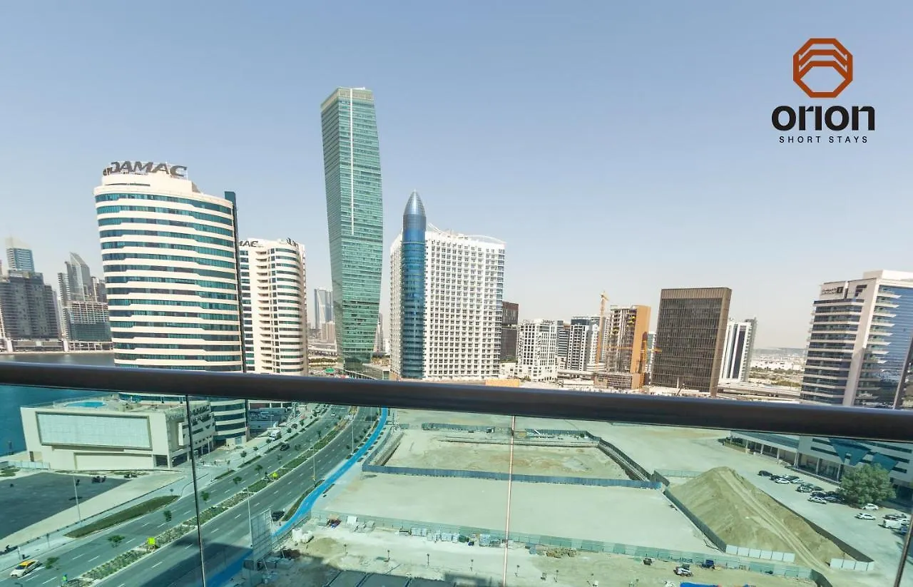 Apartment Canal View Studio: Dubai Mall Proximity & Luxury Amenities